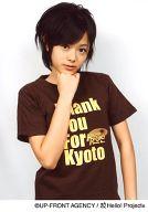 【中古】生写真(ハロプロ)/アイドル/°C-ute °C-ute/有原栞菜/腰上・衣装Tシャツ茶・右手あご・背景白/公式生写真