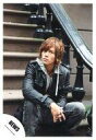 【中古】生写真(ジャニーズ)/アイドル/NEWS NEWS/山下智久/膝上・階段に座り・衣装コート黒.グレー・両手組み/公式生写真