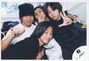 【中古】生写真(ジャニーズ)/アイドル/ジャニーズ ジャニーズ/集合(4人)/横型・屋良ジャージ黒.左手指立て・植村前屈み・尾身ピース/公式生写真