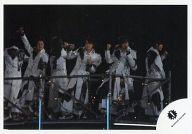 【中古】生写真(ジャニーズ)/アイドル/ジャニーズ ジャニーズ/集合(4人)渋谷・横山・錦戸・大倉/横型・ライブフォト・全身・衣装白・マイク持ち・背景黒/公式生写真(3)