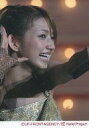 【中古】生写真(ハロプロ)/アイドル/モーニング娘。 モーニング娘。/後藤真希/ライブフォト・バストアップ・衣装金色・右手パー/公式生写真