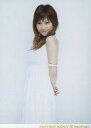 【中古】生写真(ハロプロ)/アイドル/モーニング娘 モーニング娘。/安倍なつみ/膝上・衣装白・体左向き・口閉じ・両手後ろ・2Lサイズ/公式生写真