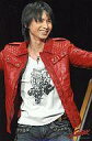 【中古】生写真(ジャニーズ)/アイドル/KinKi Kids KinKi Kids/堂本光一/ライブフォト・膝上・赤ジャケット・白インナー・ジーンズ・両腕広げ・目線右・笑顔・ネックレス/2Lサイズ/Endless SHOCK