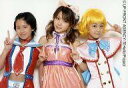 【中古】生写真(ハロプロ)/アイドル/Hello! Project Hello! Project/岡井・田中・萩原/横型・上半身・岡井と萩原両手ピース・センター田中衣装ピンク.紫/公式生写真