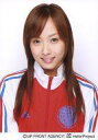 【中古】生写真(ハロプロ)/アイドル/モーニング娘 モーニング娘。/藤本美貴/バストアップ・衣装赤・白のジャージ・両手下/公式生写真