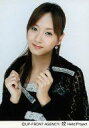 【中古】生写真(ハロプロ)/アイドル/モーニング娘。 モーニング娘。/藤本美貴/衣装黒.緑・上半身・両手グー・背景白/公式生写真