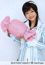【中古】生写真(ハロプロ)/アイドル/Berryz工房 Berryz工房/熊井友理奈/上半身・衣装水色・白のストライプ柄・両手キャンディの袋/公式生写真