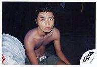 【中古】生写真(ジャニーズ)/アイドル/Kinki Kids Kinki Kids/堂本剛/横型・上半身裸・水着カーキ色・カメラ目線/公式生写真