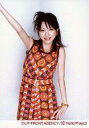 【中古】生写真(ハロプロ)/アイドル/モーニング娘。 モーニング娘。/田中れいな/衣装オレンジ.花柄・膝上・右手上・背景白/公式生写真