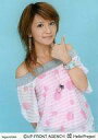 【中古】生写真(ハロプロ)/アイドル/モーニング娘。 Yaguchi0094 : モーニング娘。/矢口真里/腰上・衣装ピンク白・左手指立て・右手後ろ・背景水色/公式生写真