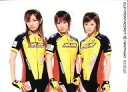 【中古】生写真(ハロプロ)/アイドル/Hello!Project Hello! Project/後藤・安倍・松浦(3人)/横型・膝上・衣装黄色黒・背景白・トレカサイズ/公式生写真