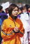 【中古】生写真(ハロプロ)/アイドル/モーニング娘。 モーニング娘。/市井紗耶香/上半身・ジャージオレンジ・両手組み・右向き・野外・枠無し/公式生写真 200円