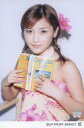 【中古】生写真(ハロプロ)/アイドル/モーニング娘。 モーニング娘。/石川梨華/上半身・衣装黄色・赤の花柄・両手本・椅子に座り・ポストカードサイズ/Alo-Hello/公式生写真