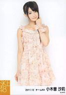 【中古】生写真(AKB48・SKE48)/アイドル/SKE48 小木曽汐莉/膝上・衣装ベージュ・花柄・左手顔/2011.12/公式生写真