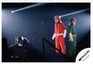 【中古】生写真(ジャニーズ)/アイドル/関ジャニ∞ 関ジャニ∞/渋谷すばる・大倉忠義/ライブフォト・横型・膝上・関ジャニ戦隊∞レンジャー衣装赤.緑・横山うつ伏せ/公式生写真