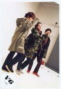 【中古】生写真(ジャニーズ)/アイドル/V6 V6/森田・三宅・岡田/全身・衣装緑・迷彩柄・右手人差し指立て/公式生写真