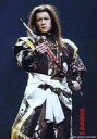 【中古】生写真(ジャニーズ)/アイドル/タッキー&翼 タッキー&翼/滝沢秀明/ライブフォト・膝上・和服衣装黒金・目線左・両手刀・背景黒/滝沢歌舞伎2011