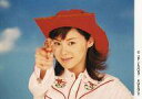 【中古】生写真(ハロプロ)/アイドル/Hello! Project 松浦亜弥/横型・顔アップ・衣装ピンク・帽子赤・右手銃・背景水色/公式生写真