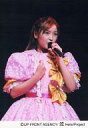 【中古】生写真(ハロプロ)/アイドル/モーニング娘。 モーニング娘。/石川梨華/ライブフォト・上半身・衣装ピンク.黄色・左手マイク・右手胸・背景黒/公式生写真