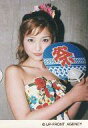 【中古】生写真(ハロプロ)/アイドル/モーニング娘。 モーニング娘。/石川梨華/バストアップ・衣装白.赤・花柄・両手団扇・背景コンクリート/公式生写真