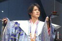 【中古】生写真(ジャニーズ)/アイドル/タッキー&翼 タッキー&翼/滝沢秀明/横型・バストアップ・和服白銀ピンク・手前に花・背景グレー・2Lサイズ/滝沢演舞城 ’08 命(LOVE)/公式生写真