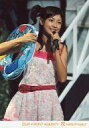 【中古】生写真(ハロプロ)/アイドル/Berryz工房 Berryz工房/熊井友理奈/ライブフォト・膝上・衣装白ピンク・左手マイク・右手浮き輪/公式生写真