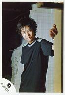 【中古】生写真(ジャニーズ)/アイドル/FiVe FiVe/牧野紘二/上半身・衣装黒・左手壁・微笑/公式生写真