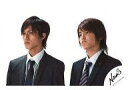 【中古】生写真(ジャニーズ)/アイドル/NEWS NEWS/錦戸亮・手越祐也/横型・バストアップ・ジャケット黒・左向き・背景白/公式生写真