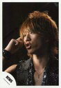 【中古】生写真(ジャニーズ)/アイドル/NEWS NEWS/小山慶一郎/バストアップ・衣装黒・右手人差し指立て・背景黒/公式生写真(3)