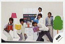 【中古】生写真(ジャニーズ)/アイドル/NEWS NEWS/集合(6人)/膝上・横型・目線斜め左・プレゼントの箱/公式生写真