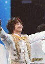 【中古】生写真(ジャニーズ)/アイドル/Hey! Say! JUMP Hey! Say! JUMP/有岡大貴/ライブフォト・上半身・衣装白金・両手広げ・目線右・...