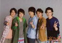 【中古】生写真(ジャニーズ)/アイドル/嵐 嵐/集合(5人)/横型 膝上 ピース センター櫻井 背景グレー/アラフェス2013