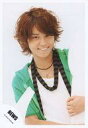 【中古】生写真(ジャニーズ)/アイドル/NEWS NEWS/手越祐也/上半身・パーカー緑・ストール・目線左・笑顔・背景白/公式生写真