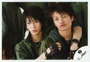 【中古】生写真(ジャニーズ)/アイドル/KAT-TUN KAT-TUN/亀梨和也・田中聖/横型・バストアップ・衣装緑・カーキ・黒・田中ウィンク・ロゴ入り「J」/公式生写真 - ネットショップ駿河屋 楽天市場店