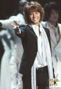 【中古】生写真(ジャニーズ)/アイドル/NEWS NEWS/手越祐也/ライブフォト・膝上・衣装黒・ストール白.銀・右手パー/DREAM BOYS