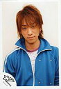 【中古】生写真(ジャニーズ)/アイドル/NEWS NEWS/小山慶一郎/バストアップ・青ジャージ・シャツ首元紫・背景白・カメラ目線/写真左下に「Keiichir...