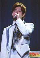 【中古】生写真(ジャニーズ)/アイドル/A.B.C-Z A.B.C-Z/塚田僚一/ライブフォト・上半身・衣装白銀・左手マイク・背景黒/少年たち 格子無き牢獄