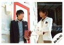 【中古】生写真(ジャニーズ)/アイドル/Kis-My-Ft2 Kis-My-Ft2/二階堂高嗣・藤ヶ谷太輔/横型・上半身・二階堂左手プレゼント・藤ヶ谷腕組み/公...