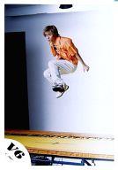 【中古】生写真(ジャニーズ)/アイドル/V6 V6/三宅健/全身・衣装オレンジ・白・ジャンプ・トランポリン/..