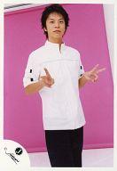 【中古】生写真(ジャニーズ)/アイドル/FiVe FiVe/牧野紘二/膝上・衣装白・両手ピース・背景ピンク/公式生写真
