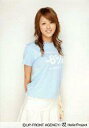 【中古】生写真(ハロプロ)/アイドル/美勇伝 美勇伝/岡田唯/膝上・シャツ水色「-6%」・両手後ろ・体横向き/公式生写真