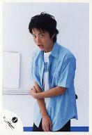 【中古】生写真(ジャニーズ)/アイドル/FiVe FiVe/牧野紘二/膝上・シャツ水色・インナー白・口開け・背景白/公式生写真