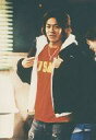 【中古】生写真(ジャニーズ)/アイドル/V6 V6/森田剛/膝上・衣装黒・赤・両手ジャケット・ジーンズ・笑顔・ネックレス・枠無し/ジャニーズファミリークラブ生写真