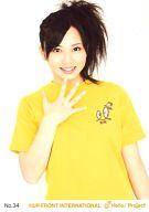 【中古】生写真(ハロプロ)/アイドル/Berryz工房 No.34 ： Berryz工房/須藤茉麻/上半身・Tシャツ黄色・右手パー・人差し指顎/公式生写真