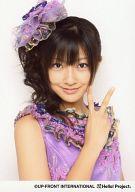 【中古】生写真(ハロプロ)/アイドル/Berryz工房 Berryz工房/熊井友理奈/バストアップ・衣装紫・右手ピース・右手人差し指頬・背景白/公式生写真