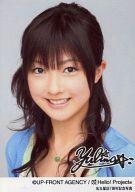 【中古】生写真(ハロプロ)/アイドル/Berryz工房 Berryz工房/熊井友理奈/顔アップ・衣装水色・ネックレス緑のハート・印刷サイン入り・メタリック仕様/名古屋店7周年記念写真