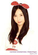 【中古】生写真(ハロプロ)/アイドル/Berryz工房 Berryz工房/須藤茉麻/バストアップ・衣装白.赤・水玉柄・カチューシャ・背景白/Shopオリジナル(3)