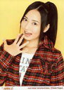 【中古】生写真(ハロプロ)/アイドル/Berryz工房 Berryz工房/須藤茉麻/バストアップ・右手パー・衣装赤チェック・背景黄・2Lサイズ/Hello! Project 2011 WINTER ~歓迎新鮮まつり~