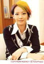 【中古】生写真(ハロプロ)/アイドル/メロン記念日 メロン記念日/大谷雅恵/バストアップ・ソファーに座り・衣装白黒・黒ネクタイ・室内・カメラ目線/公式生写真