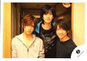 【中古】生写真(ジャニーズ)/アイドル/Hey! Say! JUMP Hey!Say!JUMP/山田・中島・知念/横型・バストアップ・山田パーカーグレー・知念衣装黒・中島左手上げ/公式生写真
